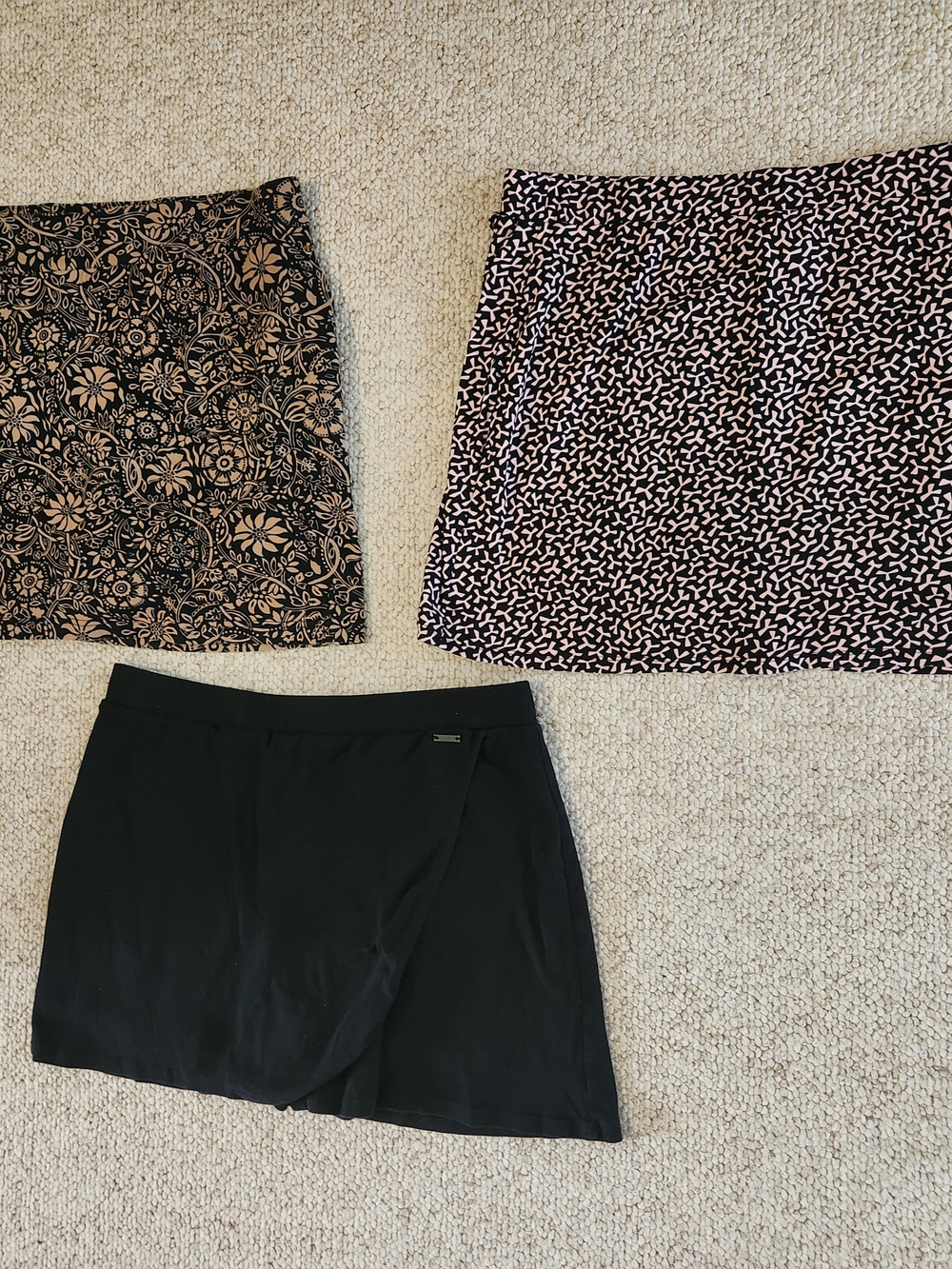 3 JONES NEW YORK SKORTS SIZE LARGE